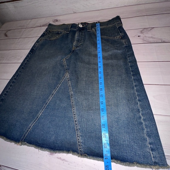 Levi’s Reworked Denim Skirt – Size 12 MIS
Classic Western Vibe Office Dressy - Picture 6 of 6